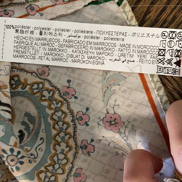 Zara printed button down. - Picture 4 of 4